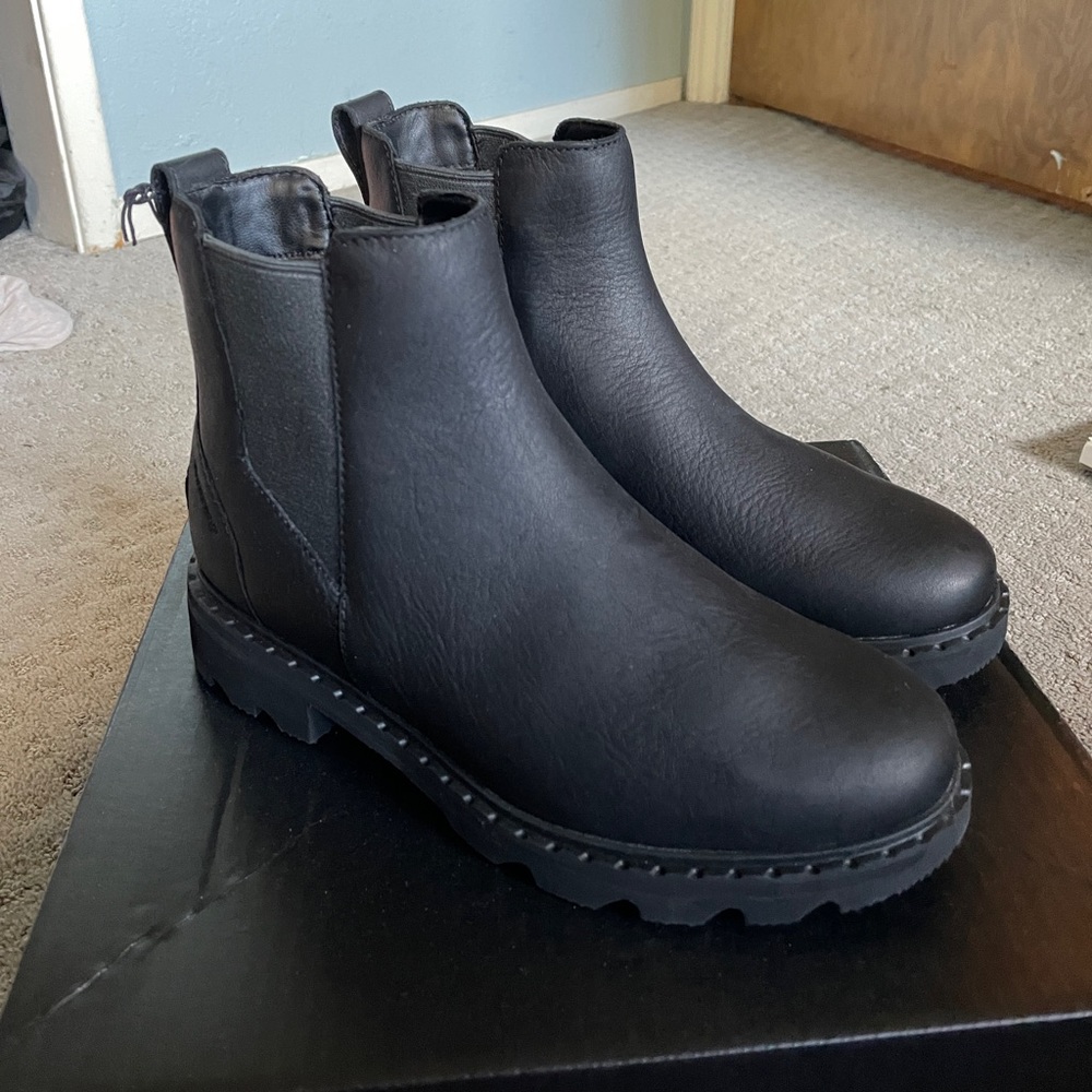 Sorel Women’s Chelsea Waterproof Bootie Size 8
